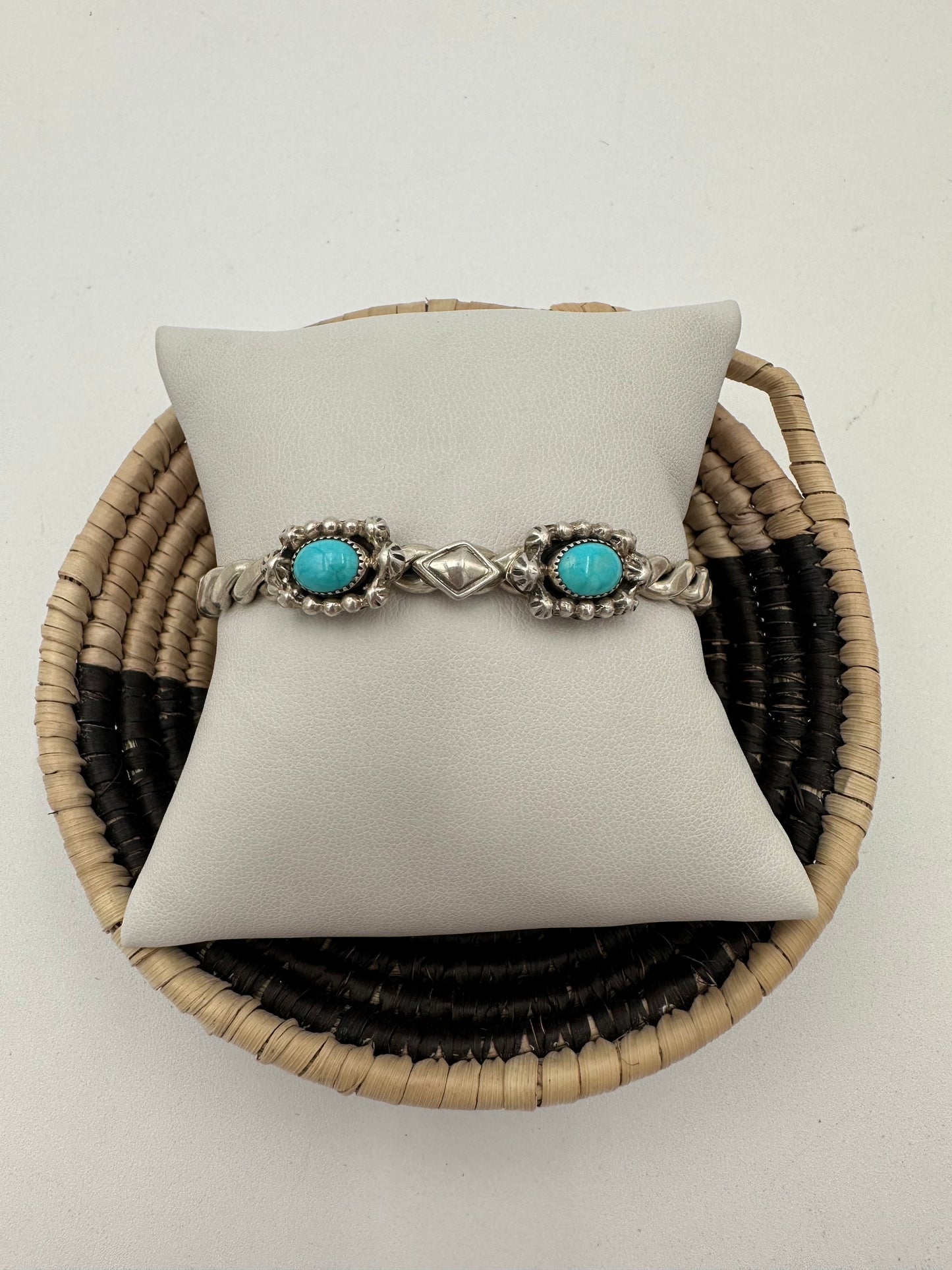 Pretty Heart Cuff